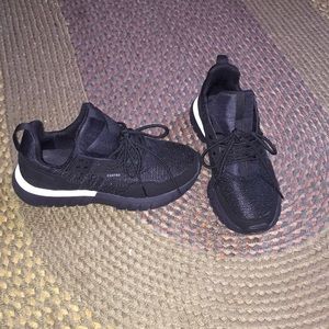 CU4TRO (CUATRO) Striker Black knit.